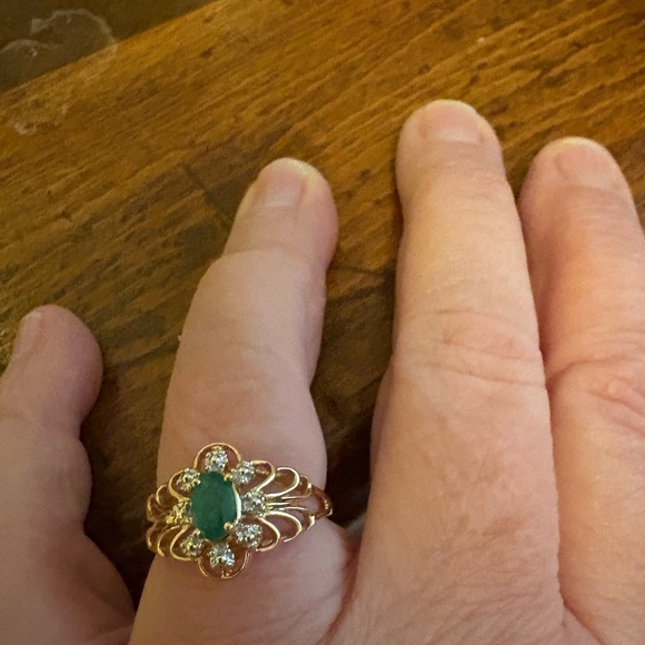 Great used condition 14k Emerald gold ring. Size 7 TODAY ONLY PRICE - Picture 5 of 10